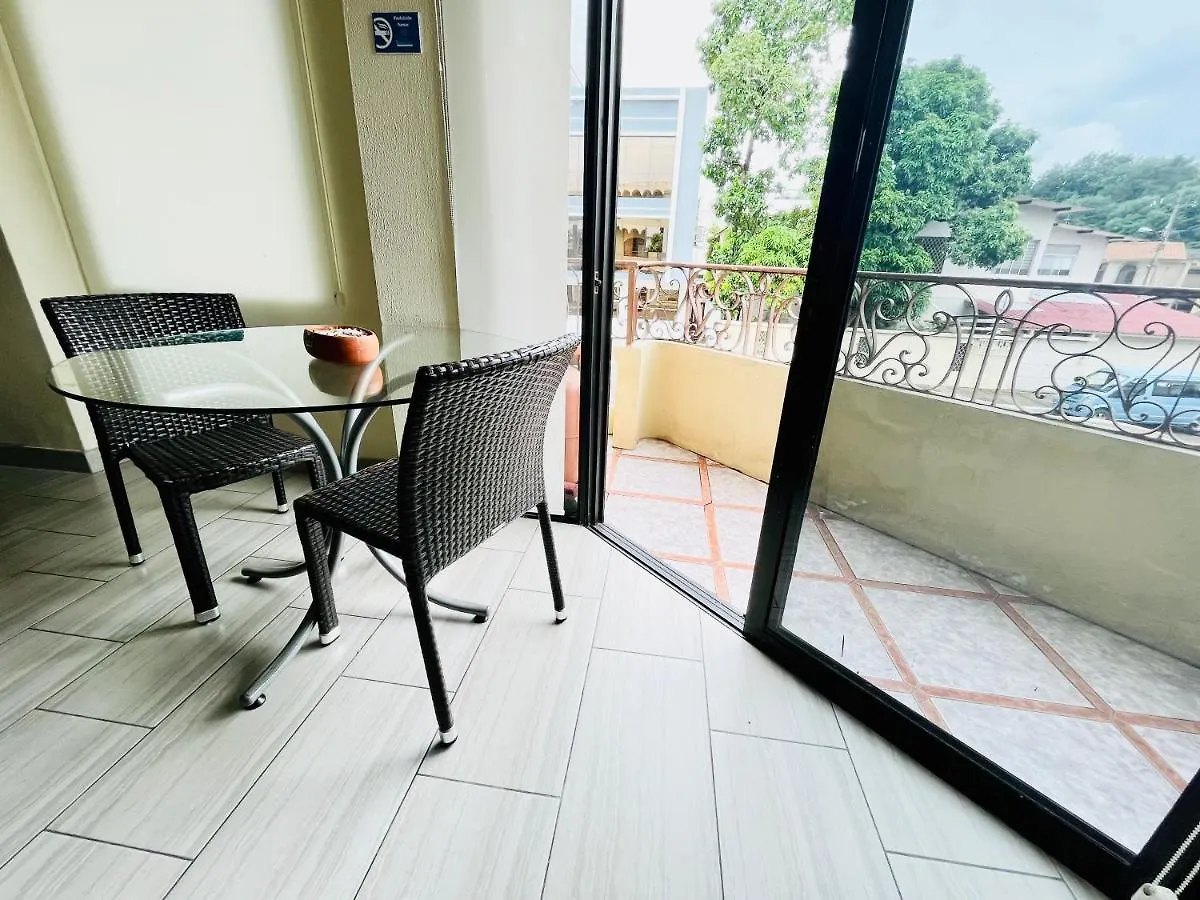 Suite Balcon Junto Al San Marino Shopping Guayaquil 0*,  Ecuador